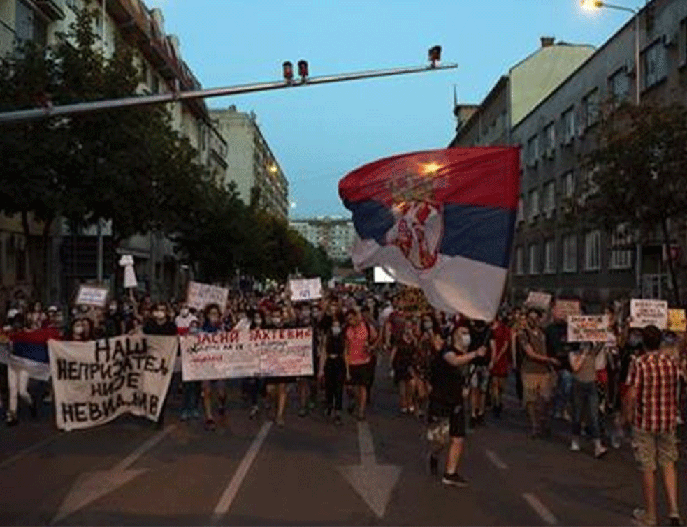 JEZIVO! Još jedno ubistvo na protestima! Afroamerikanac umro posle gaženja u Bejkersfildu! (VIDEO)