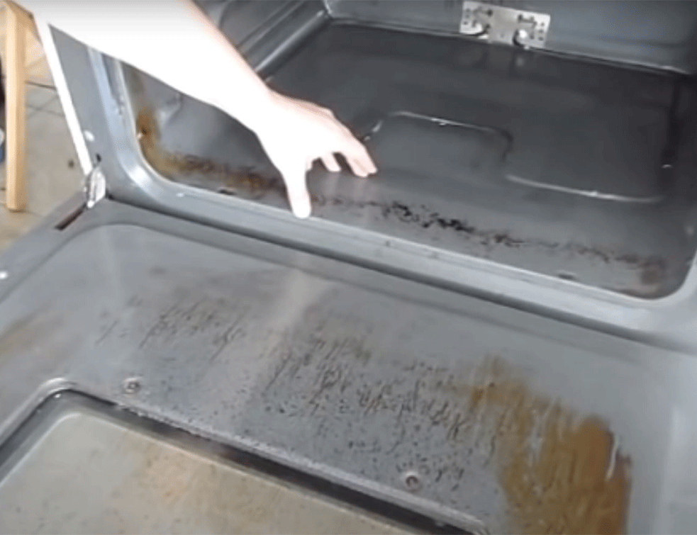 Kako najbrže očistiti rernu? Ovo je najjednostavniji način (VIDEO)