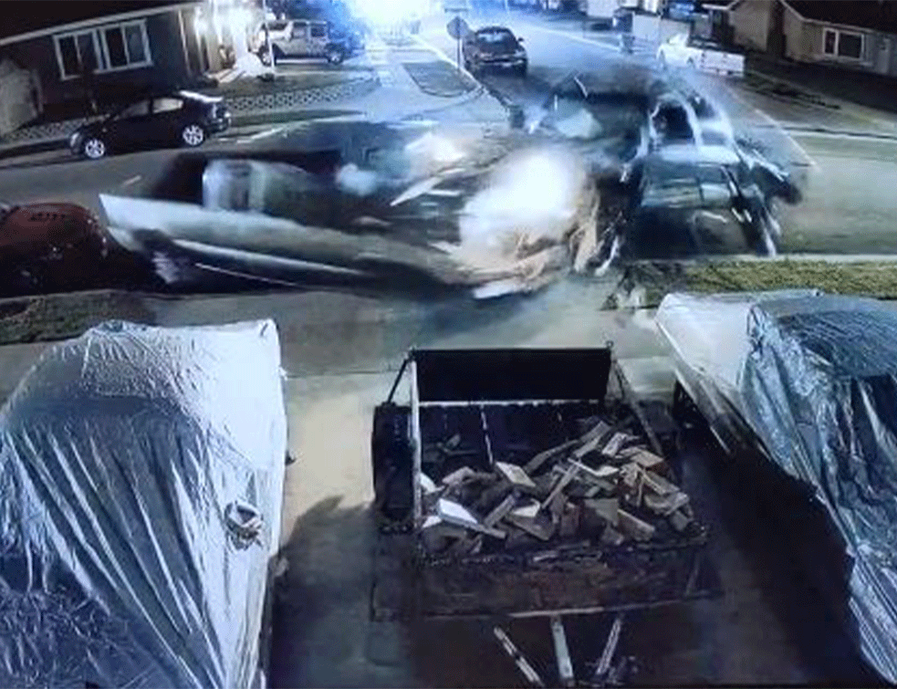 Šta može da krene naopako? Bežao od policije i uništio tri parkirana automobila! (VIDEO)
