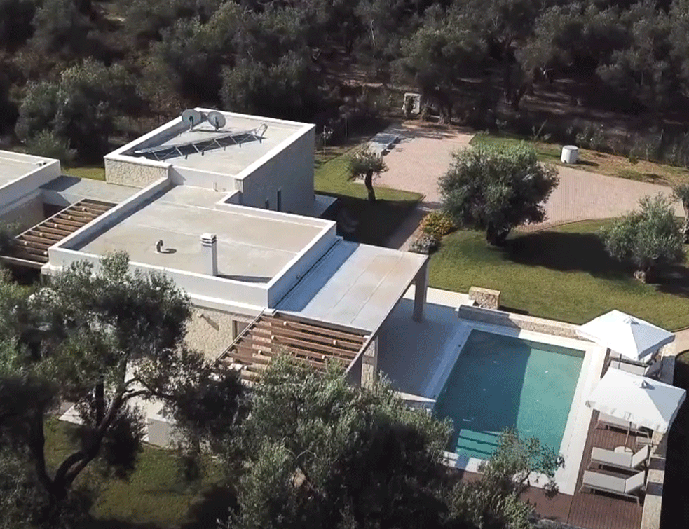 U OVOJ SUPERLUKSUZNOJ VILI SU SE KRILI KOŽAR I HODŽIĆ! Platili 60.000 evra za najam kuće ispred koje su <span style='color:red;'><b>izrešetani</b></span> (VIDEO)