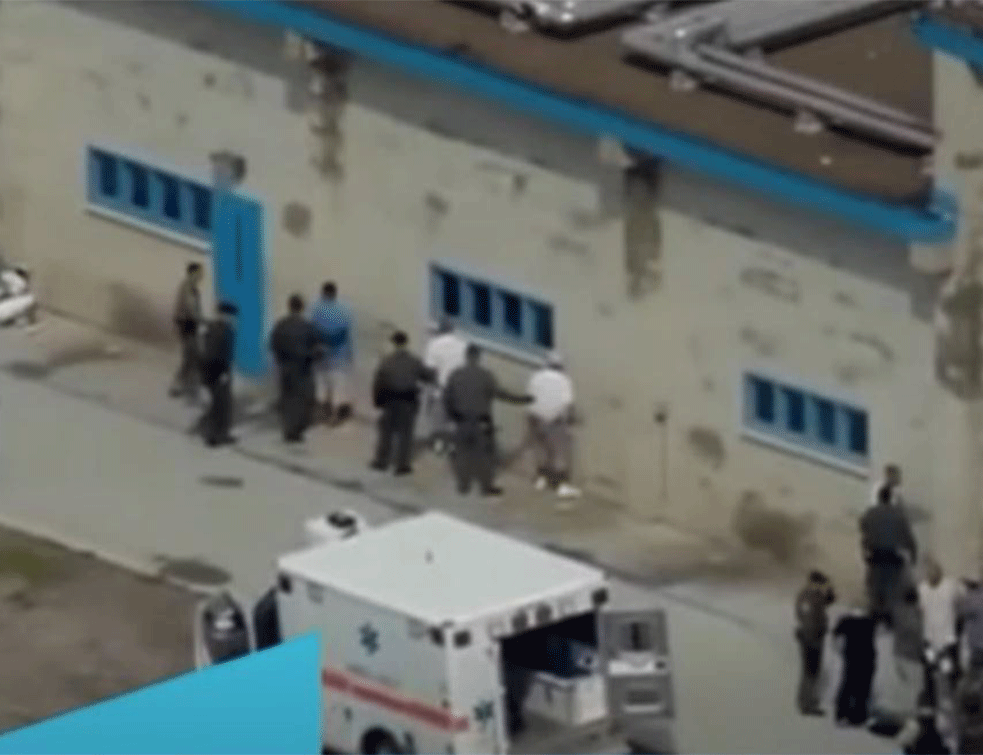 Krvavi obračuni u zatvoru u San Dijegu: Izbodeni stražari, zaplenjeno oružje (VIDEO)