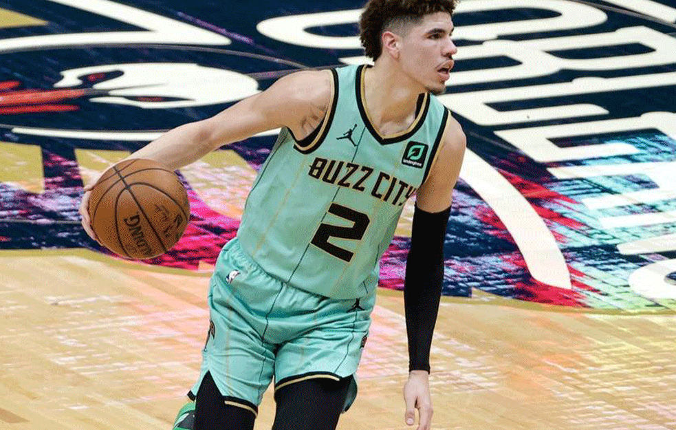 Mlada zvezda Šarlota potao NAJMLAĐI IGRAČ U ISTORIJI NBA sa ostvarenim tripl-dablom!
