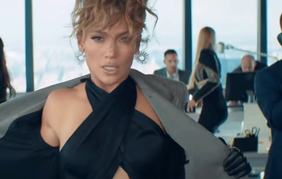 DŽENIFER LOPEZ  KAO OD MAJKE ROĐENA: <span style='color:red;'><b>Latino diva</b></span> zapalila internet tizerom za novi spot  (VIDEO)