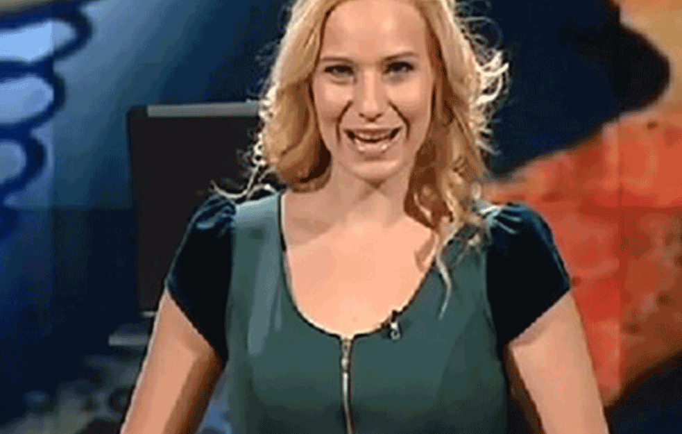 <span style='color:red;'><b>Voditeljka SLAGALICE</b></span> prikazala SUPRUGA u neočekivanom izdanju: ŠTA TO RADI MARIJIN MUŽ? (FOTO)  