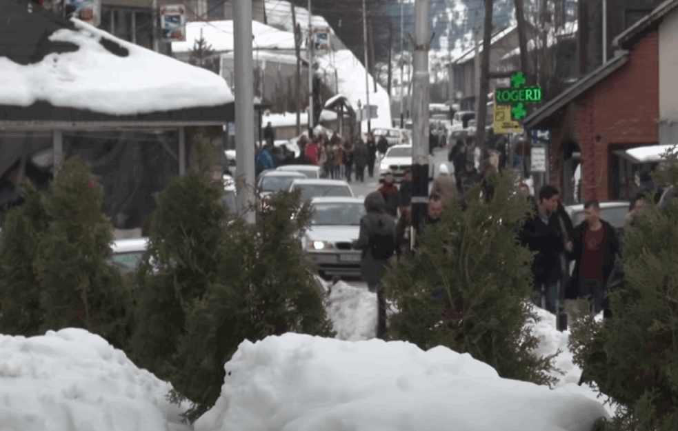 VELIKA RACIJA U ŠTRPCU: Kosovska policija upala u <span style='color:red;'><b>Dom zdravlja</b></span>, TRAŽILI ILEGALNE VAKCINE, reagovao i BEOGRAD!  