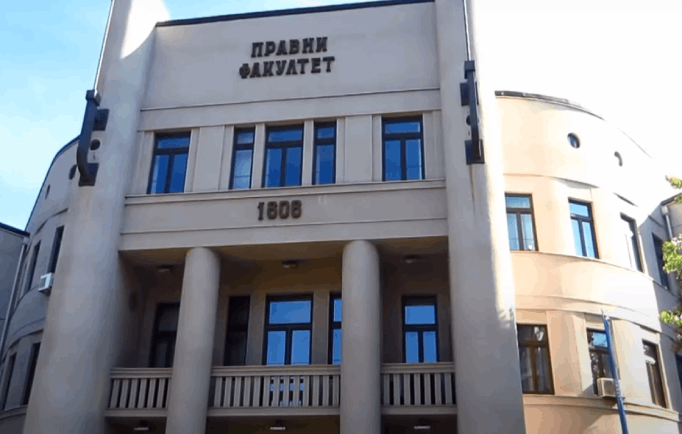 SKANDALOZNA <span style='color:red;'><b>ODREDBA</b></span> PRAVNOG FAKULTETA: Budite obučeni tako da ne biste DAVALI POVODA za seksualno uznemiravanje (FOTO)
