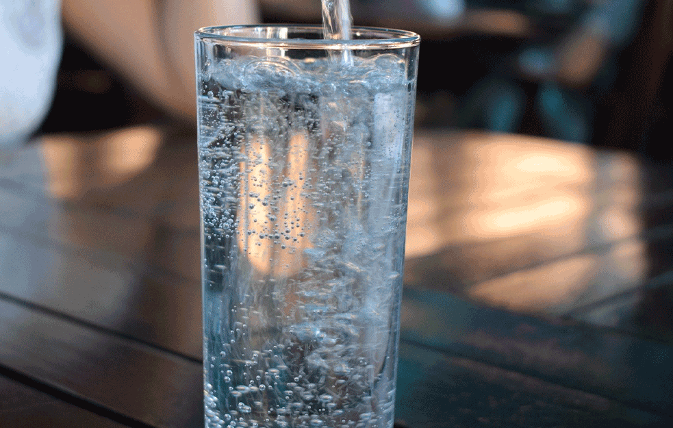 DESET ZNAKOVA DA NISTE DOVOLJNO HIDRIRANI: Da li pijete dovoljno vode tokom dana?