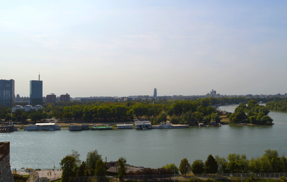 NA KOLIKO reka i POTOKA leži BEOGRAD? Nekada se od SLAVIJE do ŽELEZNIČKE <span style='color:red;'><b>plovilo</b></span> ČAMCEM a Skadarlijom tekao Bibijin POTOK!  
