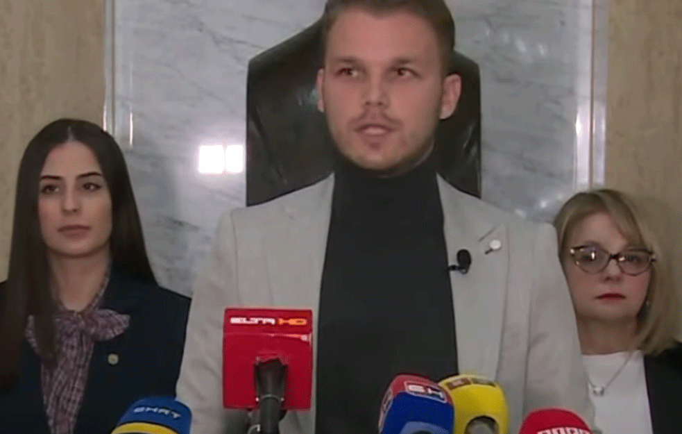 STANIVUKOVIĆ OBJAVIO IZVEŠTAJE O KRIMINALU! U centru skandala Dodikov sestrić: 'Budžet oštećen za dva miliona, za 50 bilborda se ne zna čiji su, <span style='color:red;'><b>NIKL</b></span>I KAO DRVEĆE!' (VIDEO)