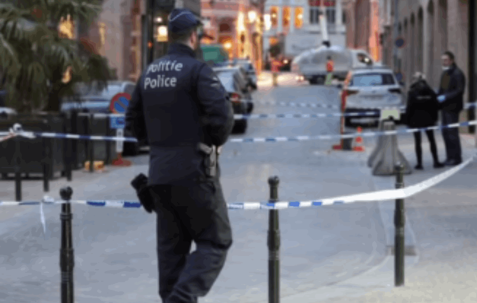 NAPAD U BRISELU: Muškarac se POSVAĐAO sa partnerkom, pa u besu IZBO PUTNIKE u metrou! Mete bile ŽENE (VIDEO)
