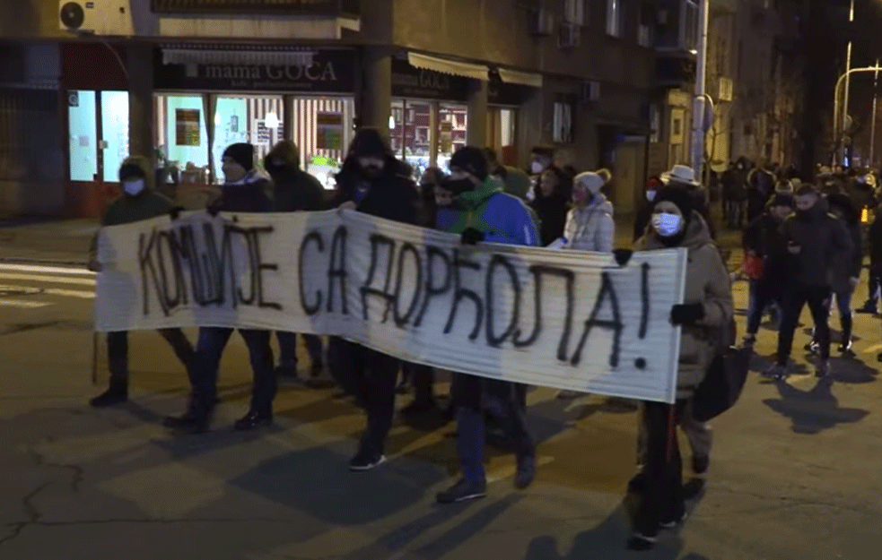 DORĆOLCI PROTESTUJU ZBOG NEPRESTANIH RADOVA U OVOM KRAJU BEOGRADA: 'Nećemo moći da živimo!' 