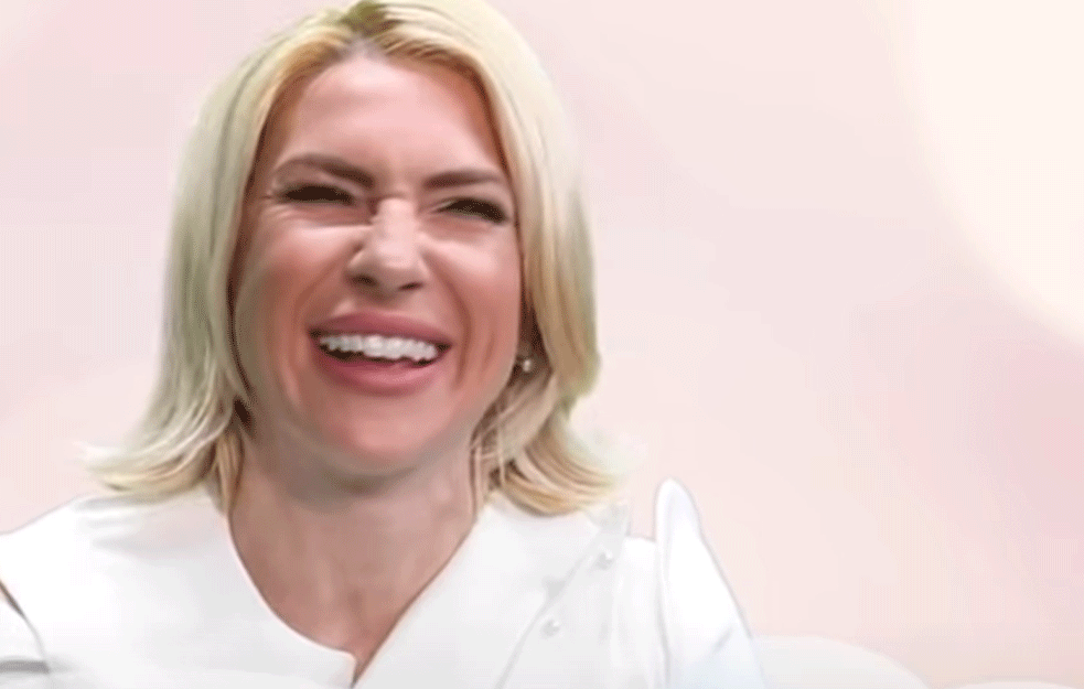 SENZACIJA! Jovana Jeremić otkrila do detalja ono što je sve zanimalo: Nevinost sam izgubila na najveći srpski praznik!