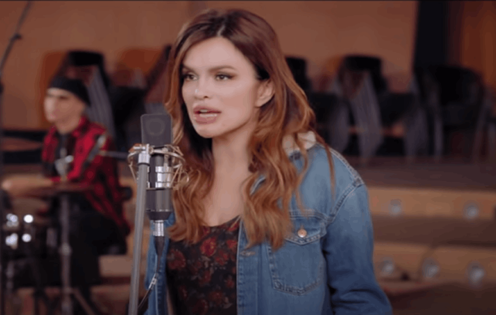NOVI SEVERININ <span style='color:red;'><b>PROVOKATIVNI SNIMAK</b></span>: Pevačica opet zapalila internet i oduševila fanove (VIDEO)