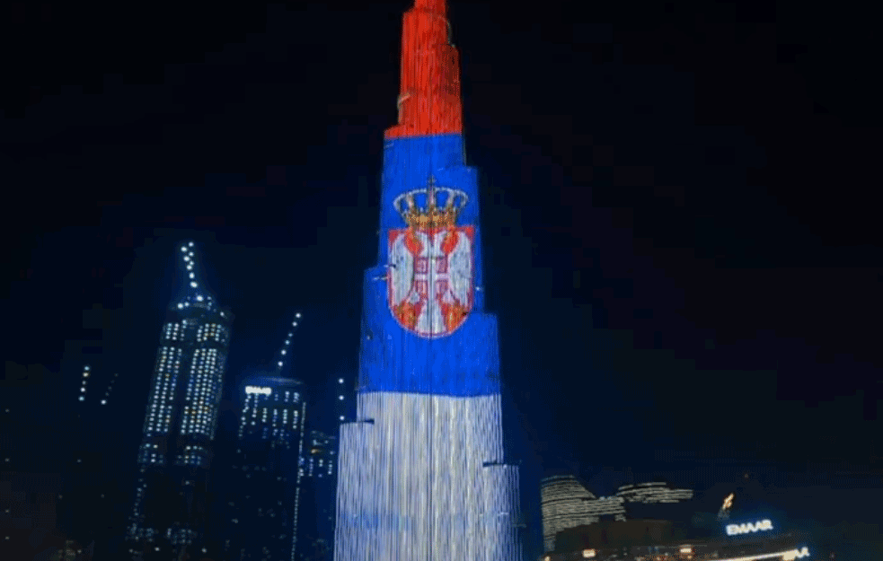 SRBIJA DO DUBAIJA: <span style='color:red;'><b>Burdž Kalifa</b></span> u bojama SRPSKE ZASTAVE! (FOTO)