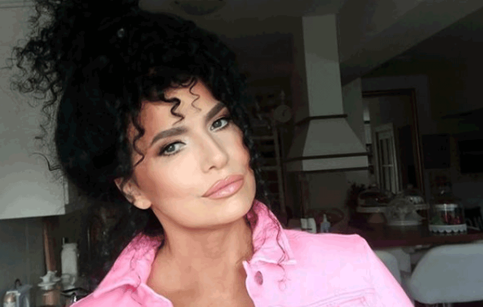 LIDIJA VUKIČEVIĆ NEPREPOZNATLJIVA: Glumica se oprostila od svoje KOVRDŽAVE KOSE, do sada je ovakvu niste videli! (FOTO)


