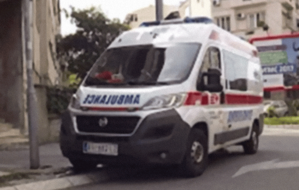 SAOBRAĆAJNA NESREĆA NA VRAČARU: Muškarac se MOTOROM ZAKUCAO u pekaru, HITNO prevezen u Urgentni!

