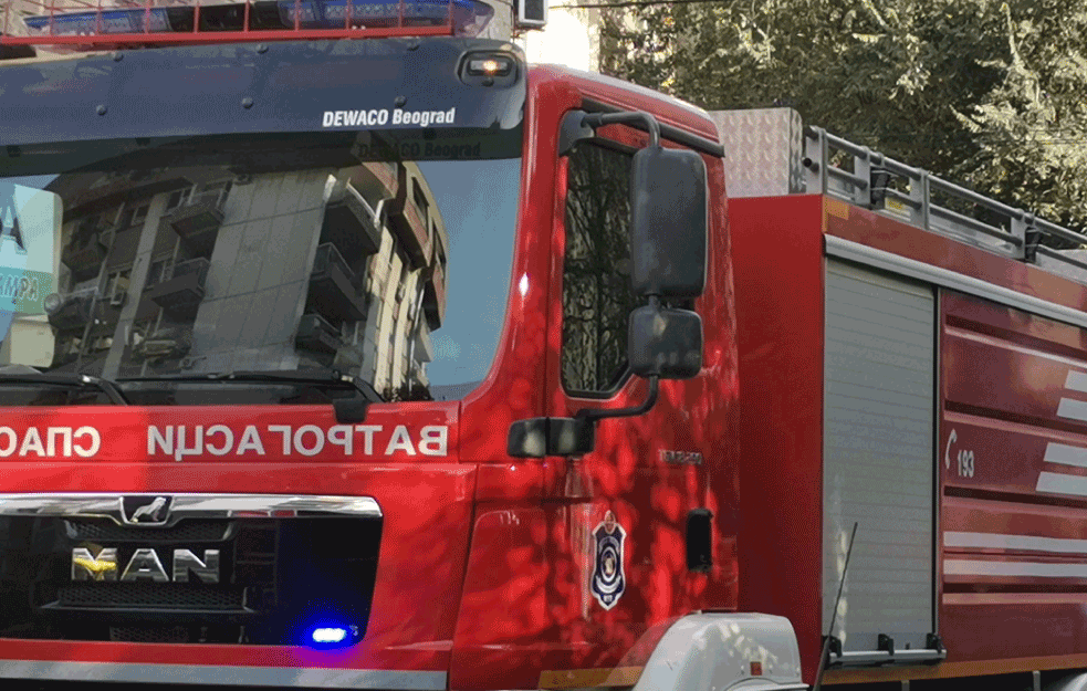BUKNULA HRANA NA ŠPORETU: Povređena starica na Novom Beogradu, skoro se UGUŠILA DIMOM

