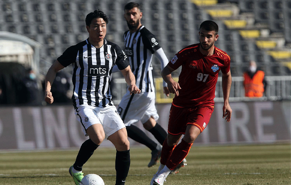 ASANO NAPUSTIO PARTIZAN: Japanac na Vaskrs ŠOKIRAO NAVIJAČE CRNO-BELIH! (FOTO) 