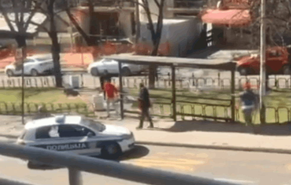 POKUŠAJ PLJAČKE U BEOGRADU: Brzom intervencijom policije uz pomoć dva muškarca UHAPŠEN LOPOV! (VIDEO)




