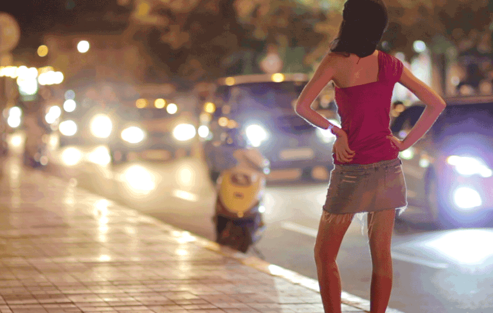 DETALJI HAPŠENJA MAKROA SA ZVEZDARE: UJEO policajca, organizovao PROSTITUCIJU, ženi nalazio MUŠTERIJE PREKO OGLASA!
