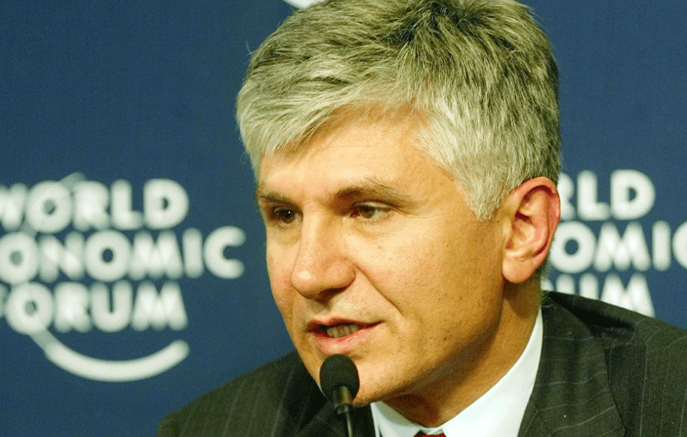 ZORAN ĐINĐIĆ U „GLASU JAVNOSTI“ o tome ko je IZDAJNIK, a ko PATRIOTA, da li smo STEČAJNA MASA BALKANA, i kud PLOVI OVAJ BROD...

