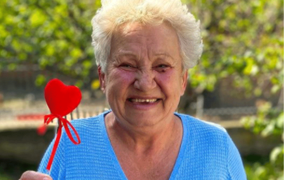 EVO KAKO JE UNUK IZNENADIO SVOJU BAKU: Reakcija NAJPOZNATIJE bake na internetu je NEPROCENJIVA! 