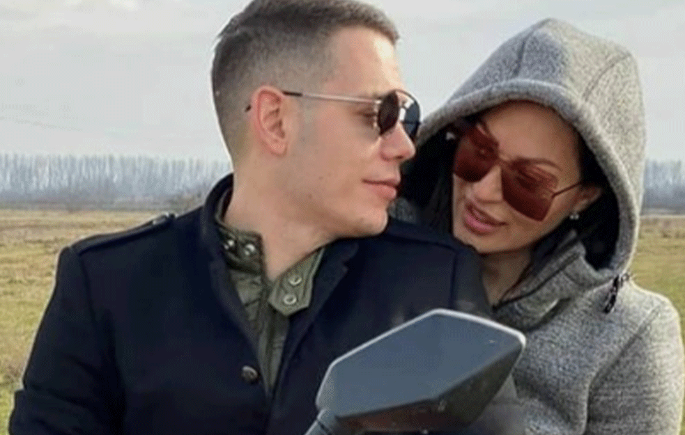 CECA I BOGDAN UŽIVAJU NA JAHTI: Isplivao ROMANTIČAN SNIMAK, pevačica uhvaćena kako razmenjuje <span style='color:red;'><b>nežnost</b></span>i sa dečkom! (VIDEO) 

