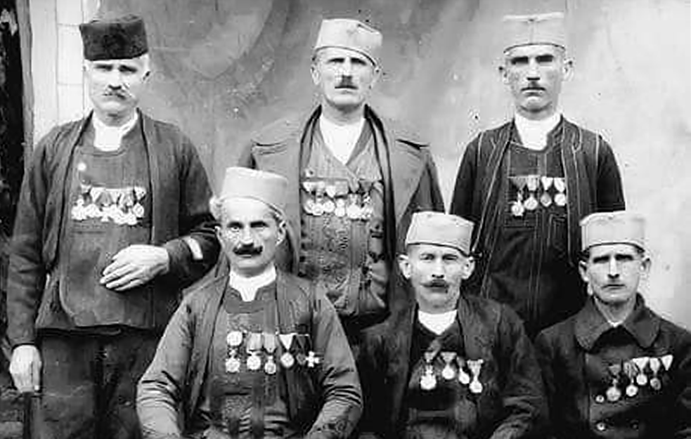 PODSEĆANJE NA LEKCIJE IZ PATRIOTIZMA koje su nam preci ostavili u AMANET: DA LI SMO DOSTOJNI <span style='color:red;'><b>potomci</b></span> POŠTENIH DOMAĆINA I HEROJA?