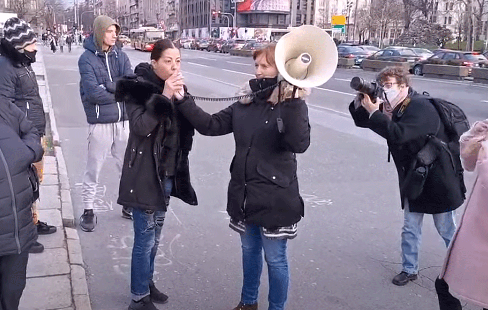 I VEČERAS PROTESTI ISPRED SKUPŠTINE: Zatraženo popuštanje mera!