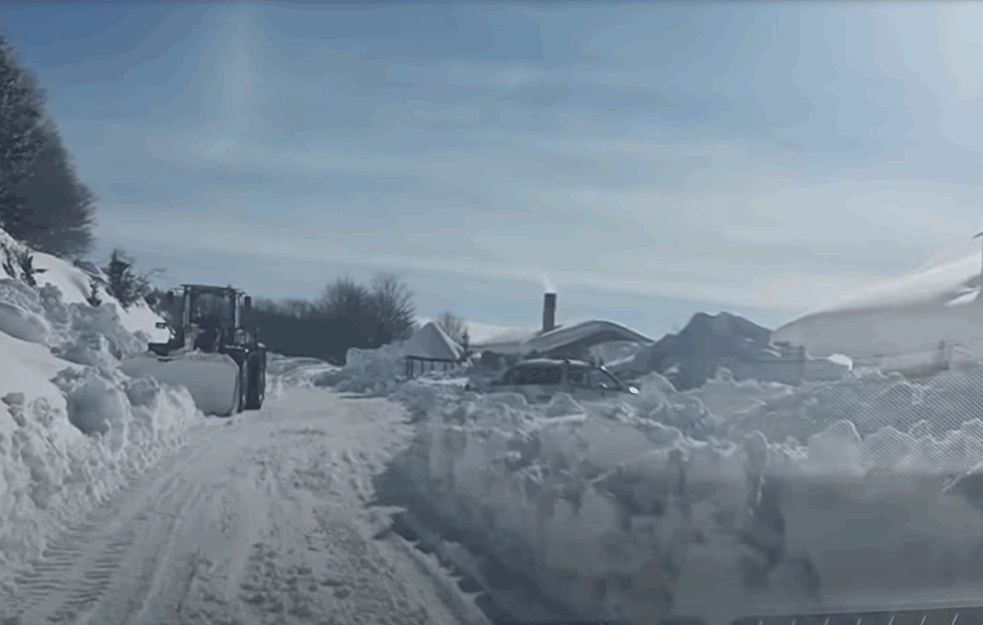 SNEŽNO NEVREME ODNELO JOŠ JEDAN ŽIVOT: Policija pronašla telo muškarca starog 62 godine zavejano u snegu u selu <span style='color:red;'><b>Gornja Ržana</b></span>!