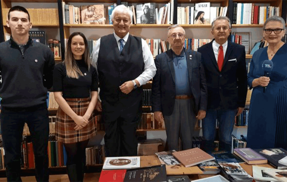 'SRPSKI CENTAR' U BEČU dobio KNJIGE: Dar MUZEJA NIKOLE TESLE