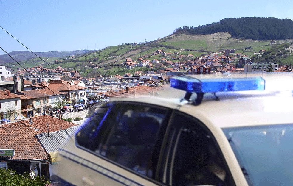 POLICIJSKA AKCIJA U NOVOM PAZARU: <span style='color:red;'><b>Zaplenjeno oružje</b></span> i narkotici