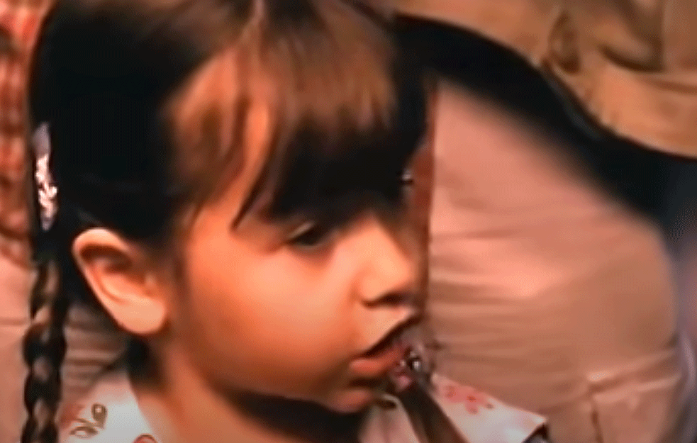 'NEĆU DA TI KAŽEM ĆELAVI': Imala je samo ŠEST godina kad je 'odbrusila' Žiki Todoroviću, a sada je prava lepotica i ne bavi se glumom! (FOTO)