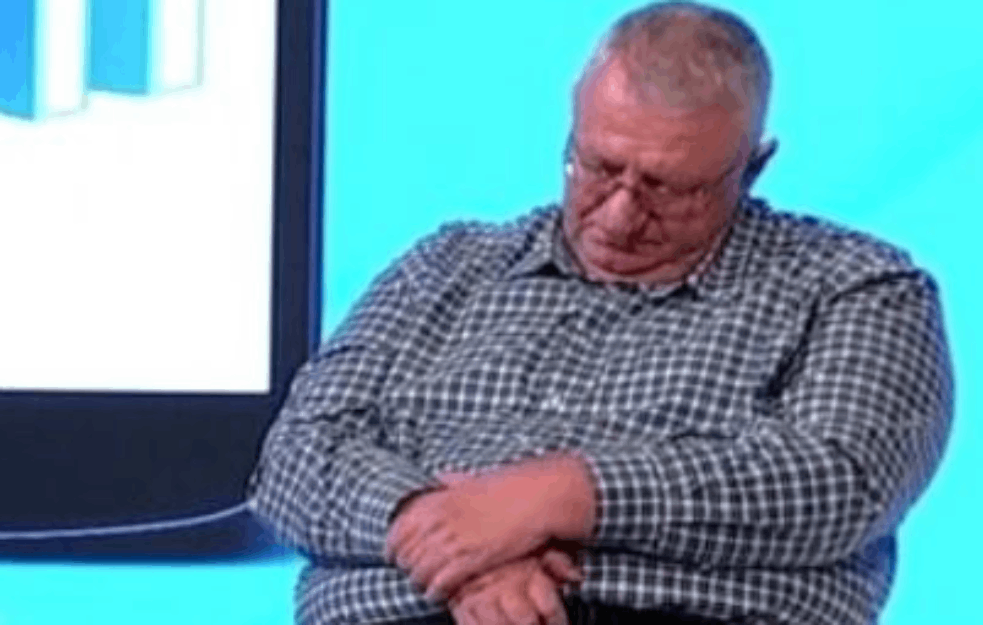 ŠEŠELJ ZASPAO U SRED EMISIJE: Društvene mreže 'GORE' od prozivki na račun lidera radikala (FOTO)