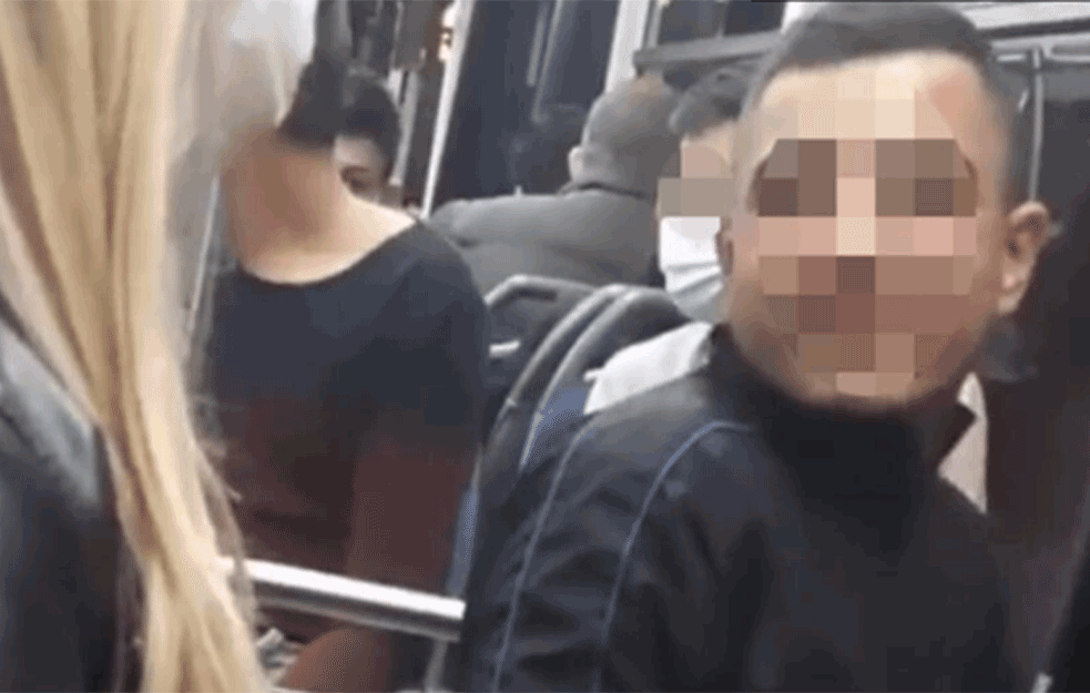 BEOGRAĐANKE na meti MUŠKARCA koji im se AGRESIVNO NAMEĆE u gradskom prevozu: Zamolile za pomoć! (VIDEO)