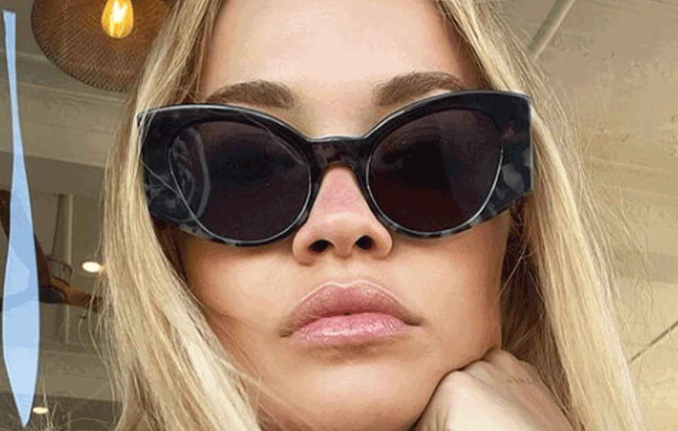 RITA ORA ŠOKIRALA FANOVE: ALBANSKA pevačica u BIKINIJU pokazala da se na društvenim mrežama služi čarima FOTOŠOPA! (FOTO) 