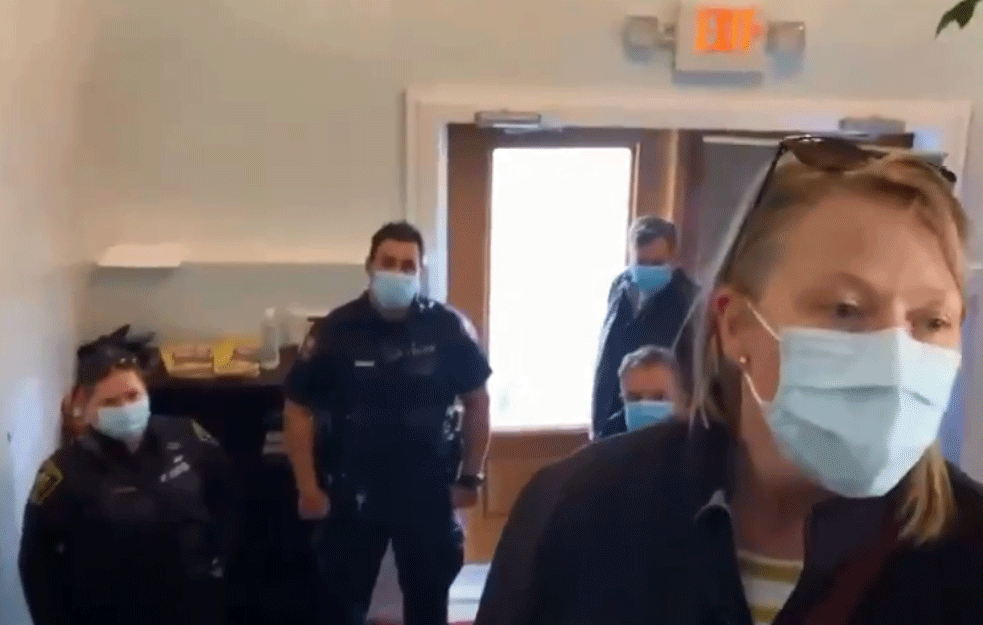KANADSKA POLICIJA POKUŠALA DA ZATVORI POLJSKU CRKVU NA USKRS: Pogledajte kako su ih Poljaci ISPRATILI (VIDEO) 
