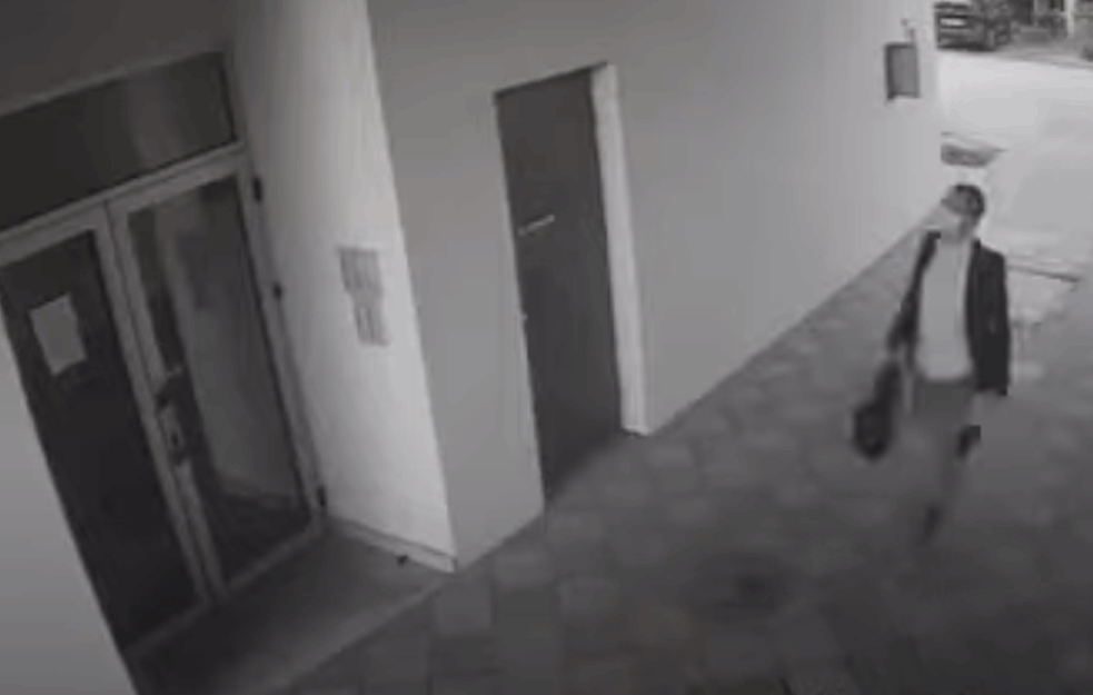 SNIMAK ČOVEKA KOJI JE NOSIO PUN RANAC EKSPOLOZIVA: Đorđe je pokušao da postavi BOMBU u zgradi NEKADAŠNJEG POLICAJCA BOĆE (VIDEO)   