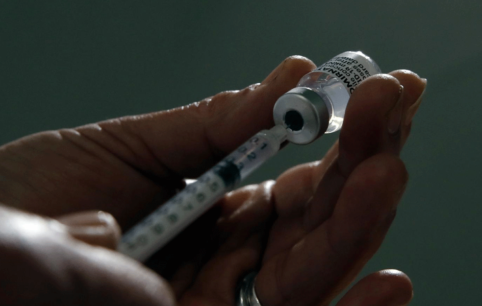 HAOS U FABRICI: Uništeno 62 miliona doza Džonson vakcina?
