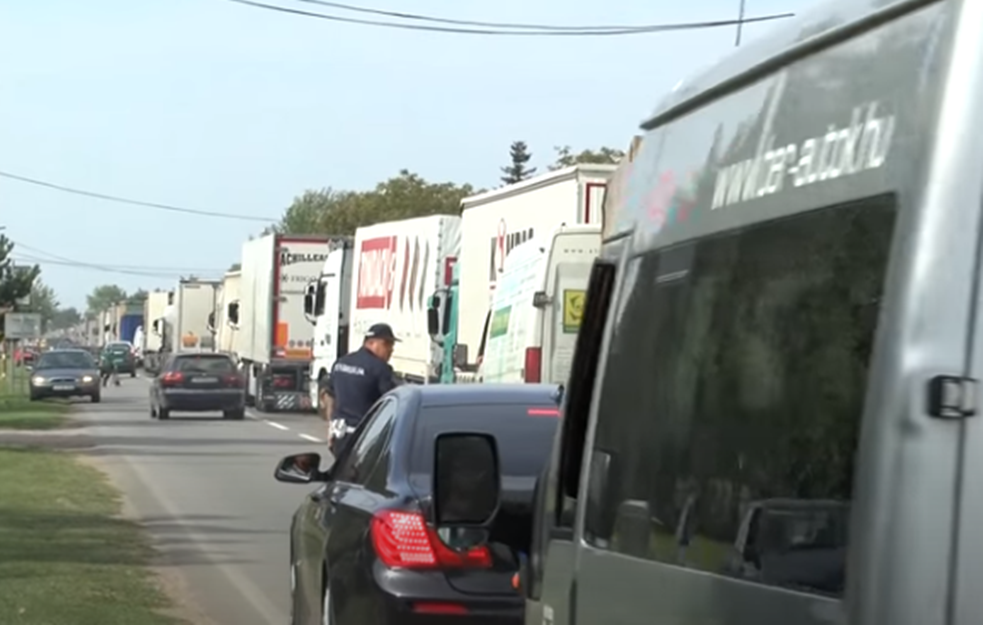 Kamioni odblokirali granični prelaz HORGOŠ, zakazan sastanak sa MINISTARSTVOM!