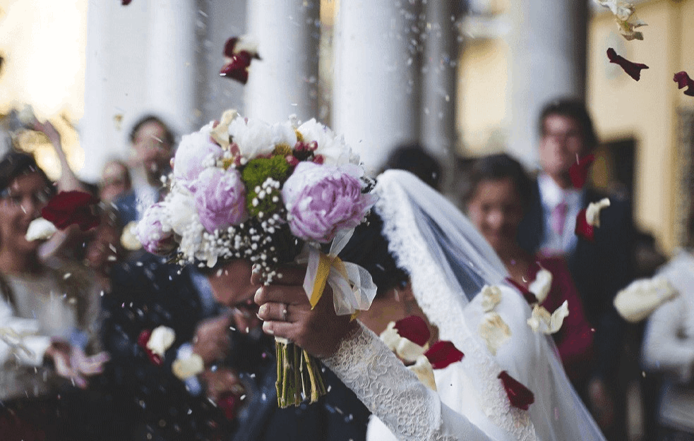 OKO 40.000 VENČANJA U SRBIJI NA ČEKANJU: Parovi se nadaju usvajanju OVOG dokumenta
