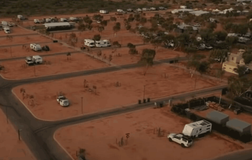 AUSTRALIJA U STRAHU OD CIKLONA: Pripremaju se skloništa i dele džakovi sa peskom! (VIDEO) 