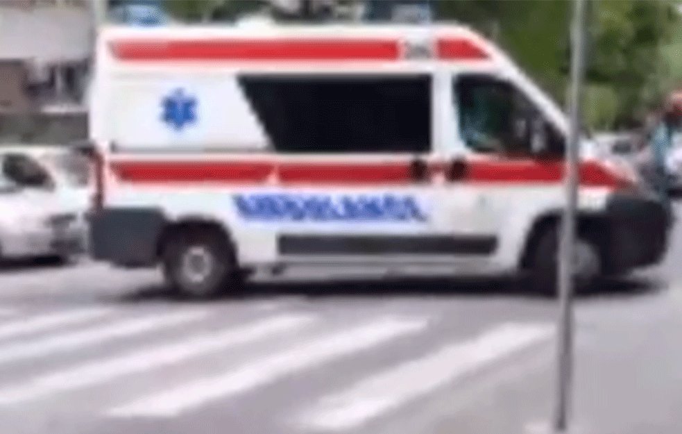 SAOBRAĆAJKA KOD POŽAREVCA: Sudarili se traktor i automobil, dve osobe povređene, stvaraju se velike gužve 