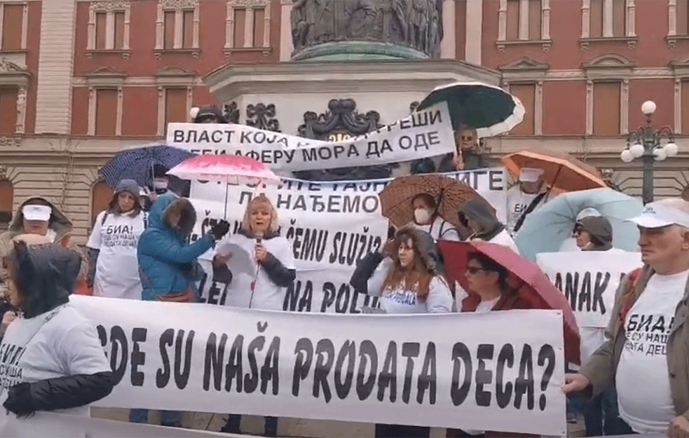 <span style='color:red;'><b>PROTEST RODITELJA</b></span> NESTALIH BEBA: Vreme je za ISTINU - ZAHTEVAMO od DRŽAVE da nam kaže GDE SU NAŠA DECA?! 