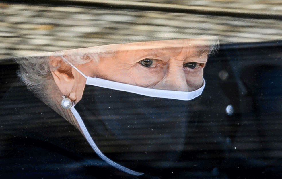Suze na licu kraljice Elizabete II najpotresnija scena sa sahrane princa Filipa (FOTO)