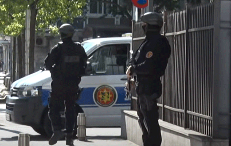 PODGORICA BLOKIRANA, POLICIJA SPROVODI KAVČANE: Slobodanu Kašćelanu određen pritvor!