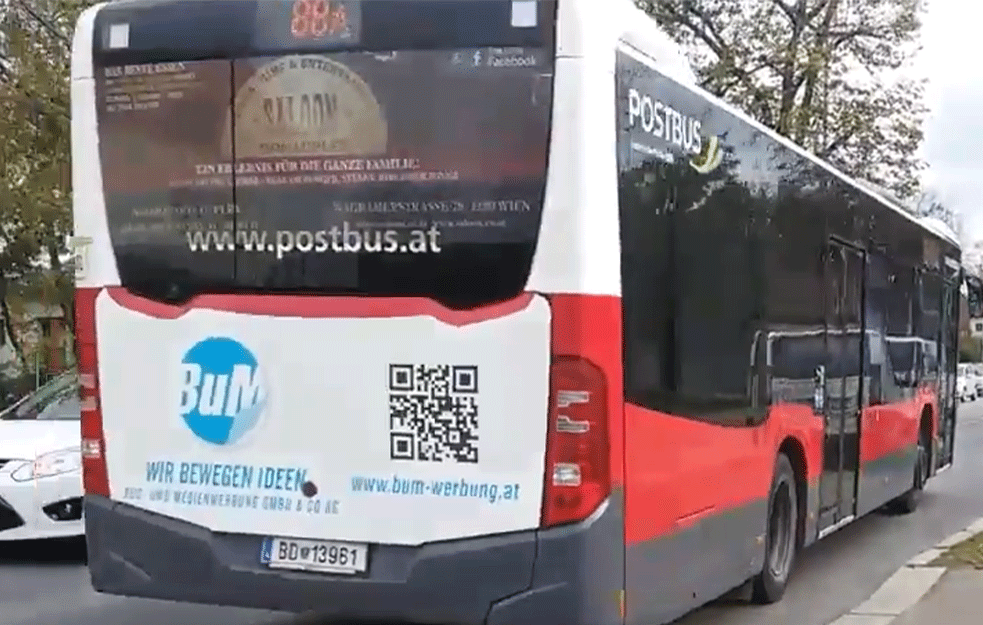 SKANDAL U AUTOBUSU NA NOVOM BEOGRADU! Kontrolorka tukla putnicu po glavi aparatom za čitanje kartica, a onda je čupala za kosu! (FOTO)