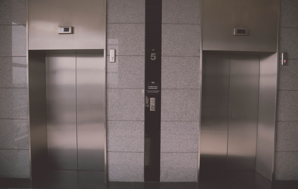 JEZIVA SMRT U ZAGREBU: Muškarca prignječio lift, vatrogasci zatekli STRAVIČNE SCENE!  