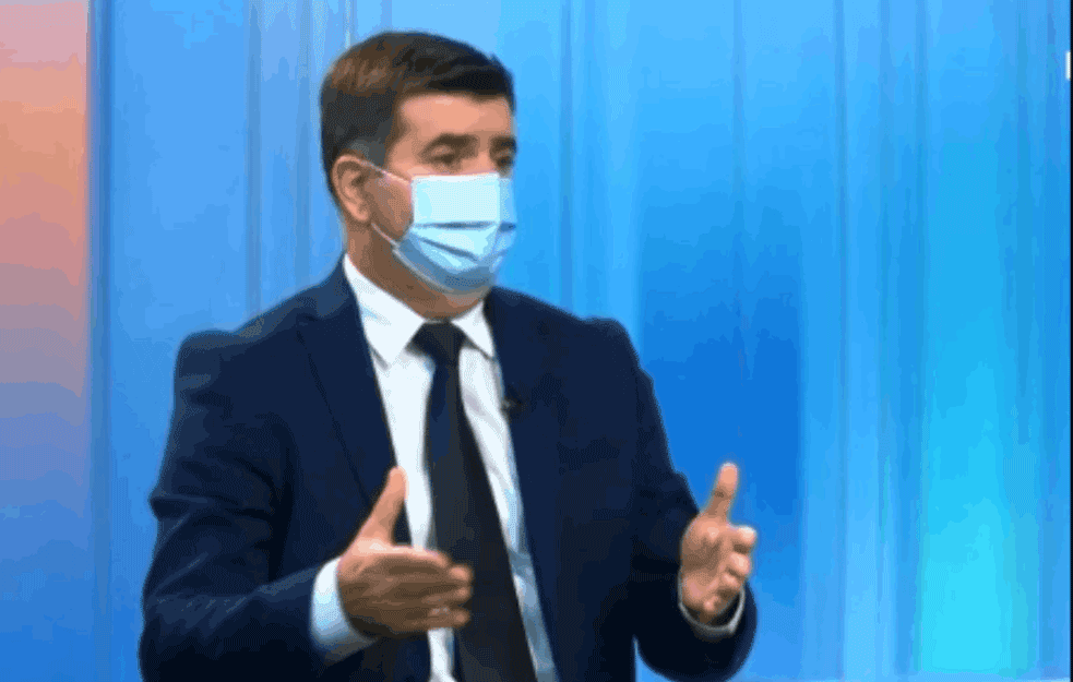 ĐERLEK JASAN, POPUŠTANJA NEMA: ‘Korona izaziva <span style='color:red;'><b>sterilitet</b></span>, a ne vakcina’