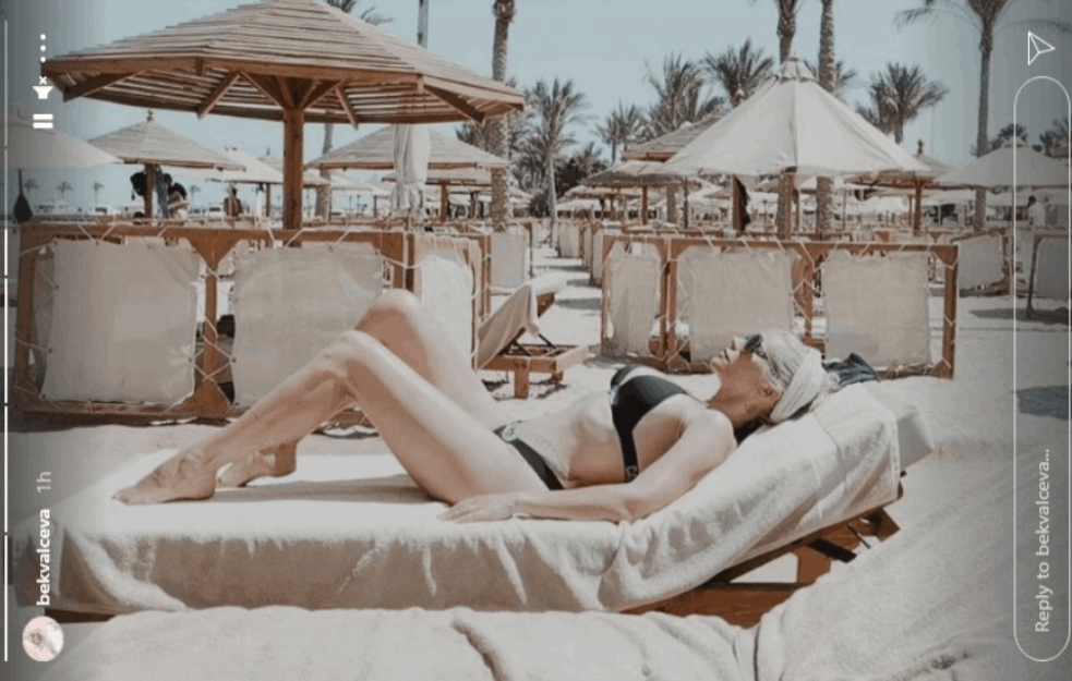 NATAŠA BEKVALAC USIJALA INTERNET NOVOM FOTKOM: Dok se sunča, fanovi komentarišu jedan detalj (FOTO)